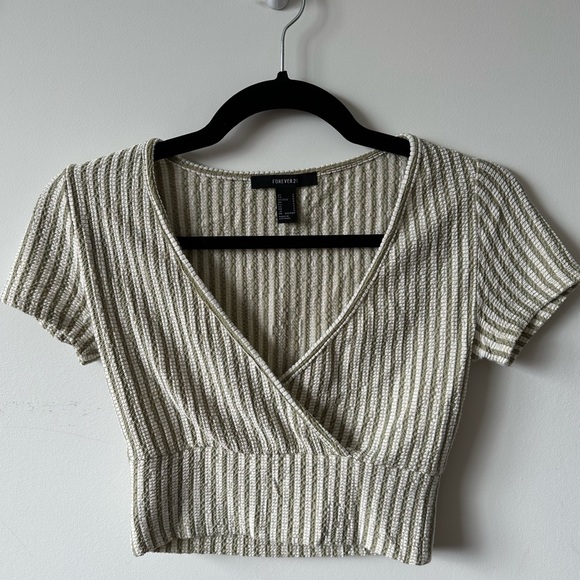 Forever 21 Tops - FOREVER 21 green striped crop tee